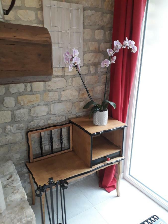 Gite " Le Vieux Noyer" Liesville-sur-Douve Zewnętrze zdjęcie