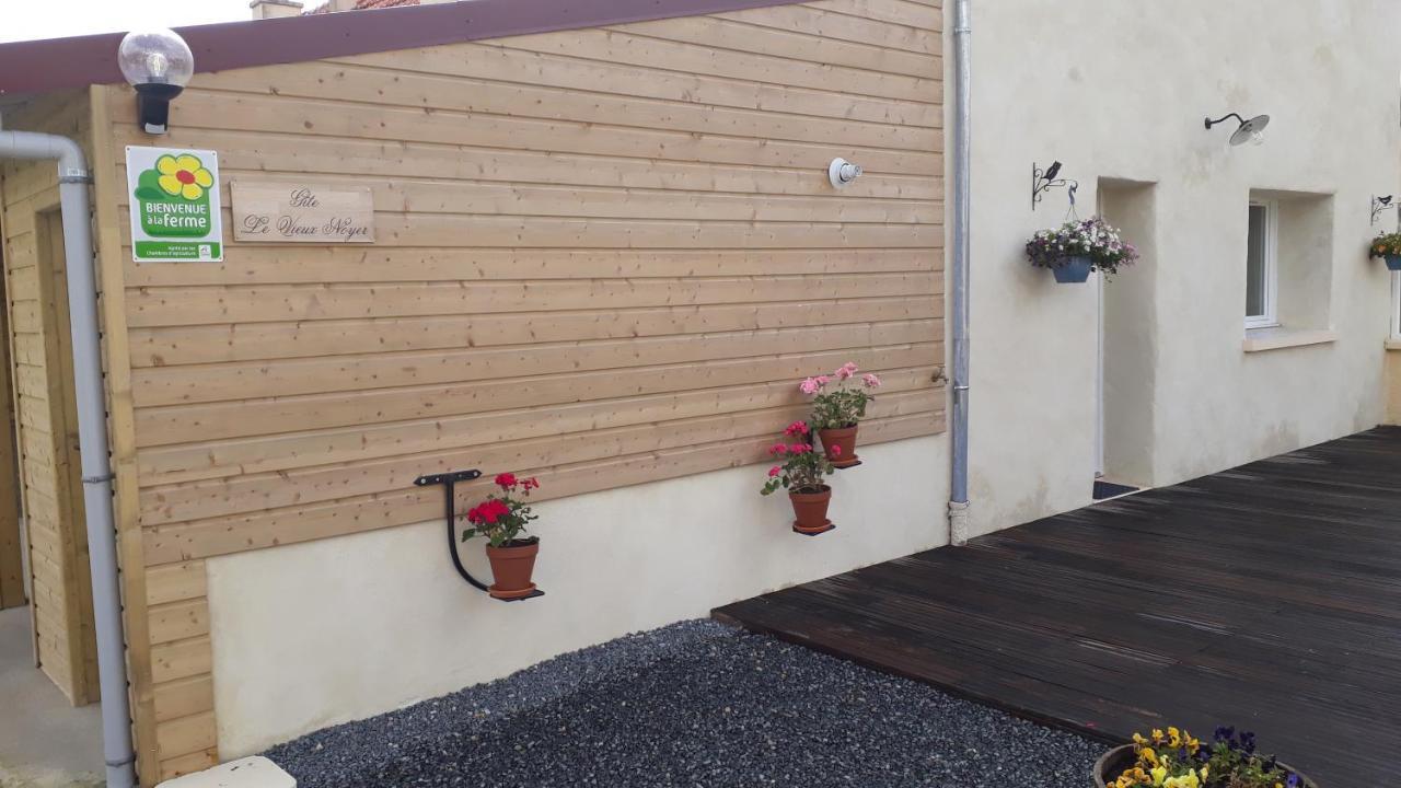 Gite " Le Vieux Noyer" Liesville-sur-Douve Zewnętrze zdjęcie